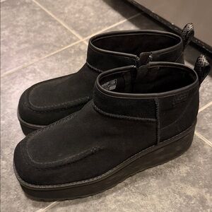 ❗️BN❗️UGG Black Suede Platform Boots
